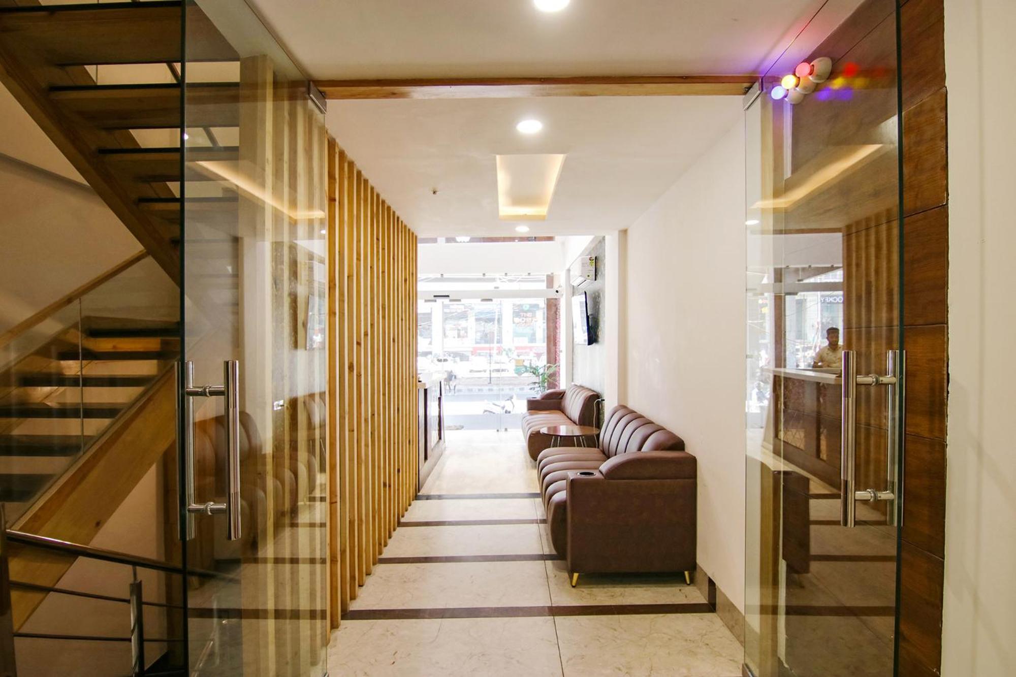 Fabhotel Prism Grand Zirakpur Exteriör bild